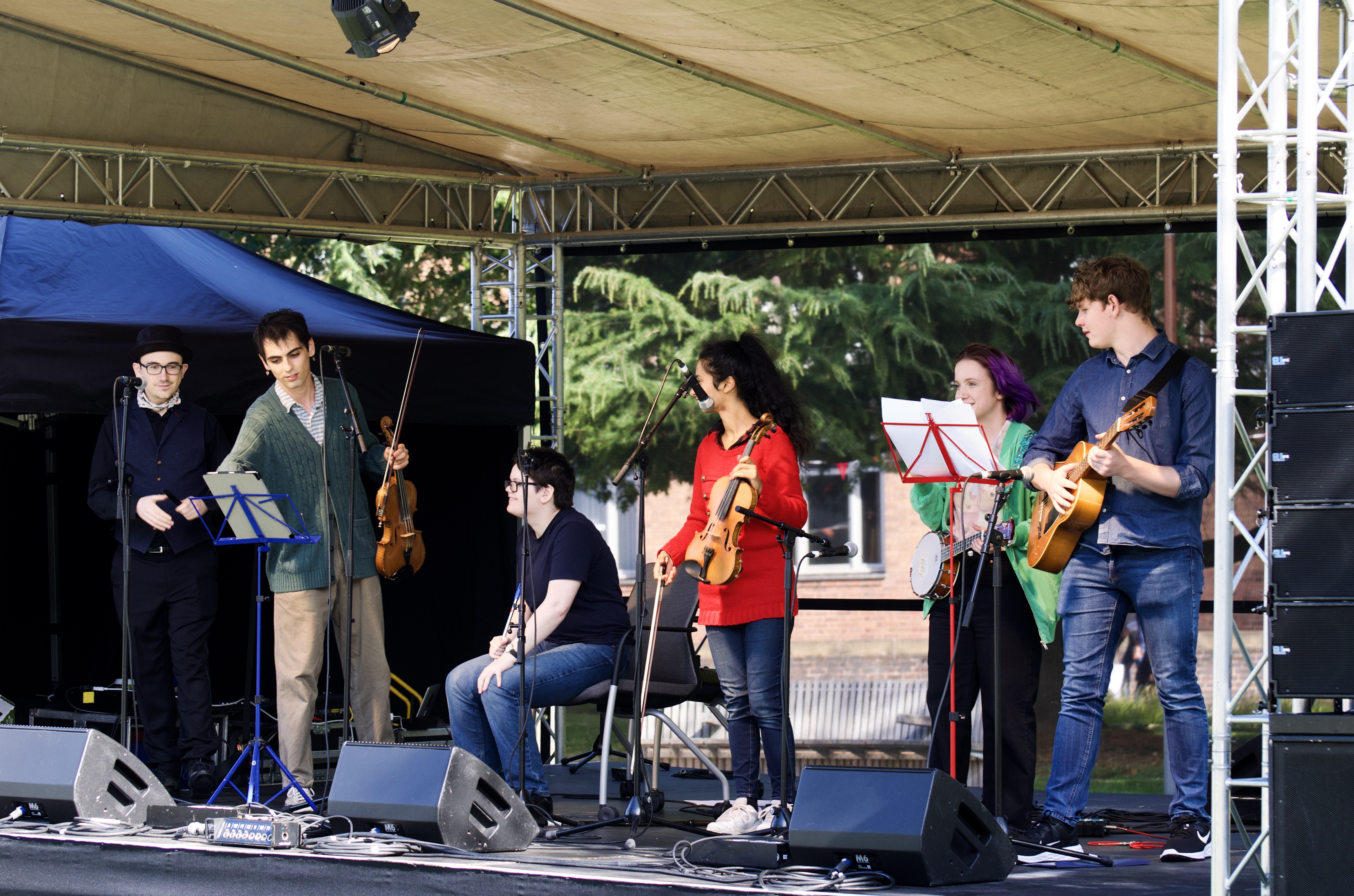 Chris Hill performing at the 'Folk Soc on the Green Heart' gig in September 2022.